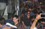 Shahrukh Khan with Team of Happy New Year visits Gaiety Cinema in Mumbai on 28th Oct 2014 (49)_54509603daefa.JPG
