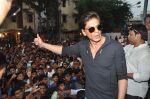 Shahrukh Khan with Team of Happy New Year visits Gaiety Cinema in Mumbai on 28th Oct 2014 (53)_5450960648fb3.JPG