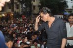 Shahrukh Khan with Team of Happy New Year visits Gaiety Cinema in Mumbai on 28th Oct 2014 (55)_54509607c183a.JPG