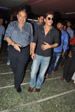 Shahrukh Khan with Team of Happy New Year visits Gaiety Cinema in Mumbai on 28th Oct 2014 (58)_5450960a1b957.JPG