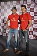 Milind Soman and Randeep Hooda go red as they promote Old Spice in ITC Parel, Mumbai on 29th Oct 2014 (24)_5452217a50937.JPG