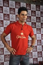 Randeep Hooda go red as they promote Old Spice in ITC Parel, Mumbai on 29th Oct 2014 (30)_5452213b8344a.JPG