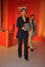 Kareena Kapoor at Mint Luxury Awards in Mumbai on 1st Nov 2014 (28)_54562c0fdfe66.JPG