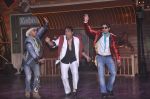 Ranveer Singh, Govinda, Ali Zafar  at the Launch of Nakhriley song from Kill Dil in Mumbai on 31st Oct 2014 (117)_54562c3a44114.JPG