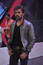 Himesh Reshammiya on the sets of Raw Stars in Mumbai on 3rd Nov 2014 (35)_5458b291f00e4.JPG