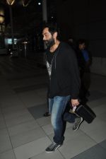 Bobby Deol snapped in Airport on 4th Nov 2014 (20)_545a15b0ada2c.JPG
