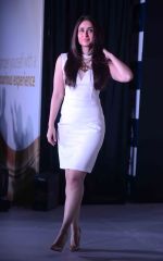 Kareena Kapoor Khan at the Unveil unique range of Vivel Launches Love & Nourish at ITC Sheraton Hotel, Saket In New Delhi on 4th Nov 2014 (6)_545a2450d80b6.JPG
