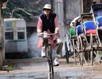 Amitabh Bachchan snapped in Kolkata on the sets of movie Piku on 8th Nov 2014  (53)_545ed396d37d4.jpg