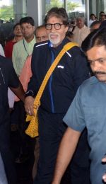 Amitabh Bachchan snapped in Kolkata on the sets of movie Piku on 8th Nov 2014  (61)_545ed39e9e65a.jpg