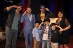 Hrithik Roshan with kids at Raell Padamsee_s show by Lior Ruchard in St Andrews on 8th Nov 2014 (63)_545f4dc7e4c10.JPG