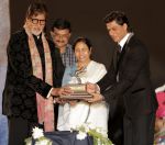 Amitabh Bachchan, Shahrukh Khan, Mamta Banerjee at kolkatta international film festival on 10th Nov 2014 (31)_5461a6db9160a.jpg