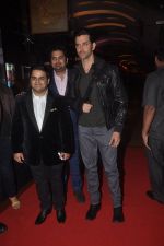Hrithik Roshan at Sharafat Gayi Tel Lene in Cinemax, Mumbai on 14th Nov 2014 (27)_546749c9ab216.JPG