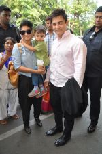 Aamir Khan, Kiran Rao leave for Arpita Khan_s Wedding in Mumbai on 18th Nov 2014 (59)_546c5a5ddbb60.JPG