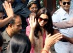 Deepika Padukone on the sets of Piku in Kolkatta on 18th Nov 2014 (3)_546c5c0ac2e5b.jpg