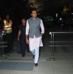 Ritesh Deshmukh snapped at Airport in Mumbai on 18th Nov 2014 (2)_546c59f141d40.JPG