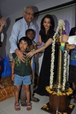 Aishwarya Rai Bachchan  meets children from Smile Train Organisation in Mumbai on 20th Nov 2014 (43)_547062def09a1.JPG