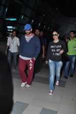 Kareena Kapoor, Saif Ali Khan snapped in Mumbai Airport on 21st Nov 2014 (22)_5470c4146cb7c.JPG