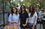 Gyarti Oberoi, Twinkle Khanna, Anu Deewan at Susanne Khan_s The Charcoal Project new collection launch in Andheri, Mumbai on 24th Nov 2014 (72)_54737f813ace1.JPG