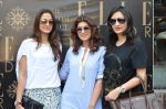 Gyarti Oberoi, Twinkle Khanna, Anu Deewan at Susanne Khan_s The Charcoal Project new collection launch in Andheri, Mumbai on 24th Nov 2014 (76)_54737e450356d.JPG