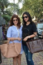 Twinkle Khanna, Anu Deewan  at Susanne Khan_s The Charcoal Project new collection launch in Andheri, Mumbai on 24th Nov 2014 (66)_54737e46d6821.JPG