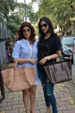 Twinkle Khanna, Anu Deewan  at Susanne Khan_s The Charcoal Project new collection launch in Andheri, Mumbai on 24th Nov 2014 (67)_54737f9aa0507.JPG