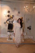 Rashmi Nigam at Rahul Mishra_s collection at AZA in Bandra, Mumbai on 26th Nov 2014 (55)_5476c8c4c057d.JPG