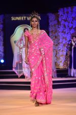 Model walk the ramp for Suneet Verma for Blenders with jewels by Azva on 29th Nov 2014 (165)_547c4ae086d6a.JPG