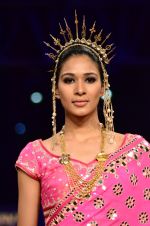 Model walk the ramp for Suneet Verma for Blenders with jewels by Azva on 29th Nov 2014 (167)_547c4ae269a77.JPG