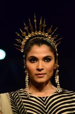 Model walk the ramp for Suneet Verma for Blenders with jewels by Azva on 29th Nov 2014 (186)_547c4af3d3c0b.JPG