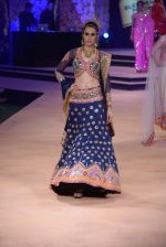 Model walk the ramp for Suneet Verma for Blenders with jewels by Azva on 29th Nov 2014 (26)_547c4a6e02f95.JPG