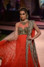 Model walk the ramp for Suneet Verma for Blenders with jewels by Azva on 29th Nov 2014 (79)_547c4aa94ef5a.JPG