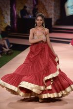 Model walk the ramp for Suneet Verma for Blenders with jewels by Azva on 29th Nov 2014 (89)_547c4ab45ecf3.JPG