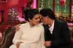 Kajol and Shahrukh Khan with DDLJ cast celebrates 1000th week  on the sets of Comedy Nights With Kapil (8)_547d839a8dded.JPG