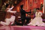 Kapil Sharma, Shahrukh Khan wooing Kajol with DDLJ cast celebrates 1000th week on the sets of Comedy Nights With Kapil_547d63139aae4.JPG