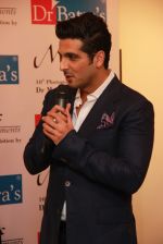 Zayed Khan at mukesh batra photo exhibition in Mumbai on 4th Dec 2014 (119)_54817a389e3e7.jpg