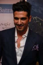 Zayed Khan at mukesh batra photo exhibition in Mumbai on 4th Dec 2014 (199)_54817a6e01a73.jpg