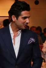 Zayed Khan at mukesh batra photo exhibition in Mumbai on 4th Dec 2014 (36)_548179f2d6fa5.jpg