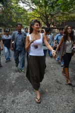 Jacqueline Fernandes snapped on location in Mumbai on 8th Dec 2014 (17)_5485e0a86f034.JPG