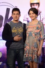 Aamir khan, Anushka Sharma at PK Movie Press Meet in Hyderabad on 9th Dec 2014 (345)_54880a1ecbaf2.JPG