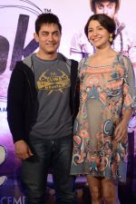 Aamir khan, Anushka Sharma at PK Movie Press Meet in Hyderabad on 9th Dec 2014 (347)_54880a1f86b67.JPG