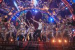 Varun Dhawan at Got Talent - World Stage Live (4)_54893405e4d94.JPG