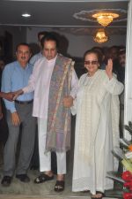 Dilip Kumar with Saira Banu snapped as he gets discharged from hospital in Mumbai on 11th Dec 2014 (52)_548aabc00cd97.JPG