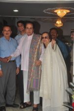 Dilip Kumar with Saira Banu snapped as he gets discharged from hospital in Mumbai on 11th Dec 2014 (54)_548aabc11a47b.JPG