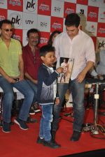 Aamir Khan at PK game launch in Reliance Digital, Mumbai on 12th Dec 2014  (169)_548c236835f02.JPG