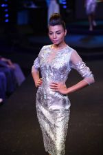 Model walk the ramp for Blenders Fashion Tour kolkata on 13th Dec 2014 (20)_548e9c606fdc3.jpg