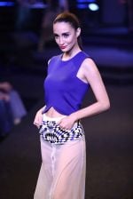 Model walks for Namrata Joshipura at Blenders Pride Fashion Show Kolkata on 14th Dec 2014 (77)_548ed2af56f15.jpg