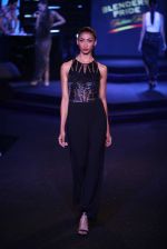 Model walks for Namrata Joshipura at Blenders Pride Fashion Show Kolkata on 14th Dec 2014 (86)_548ed2bb7af97.jpg