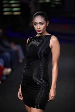 Model walks for Namrata Joshipura at Blenders Pride Fashion Show Kolkata on 14th Dec 2014 (94)_548ed2c5d8ee8.jpg