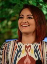 Sonakshi Sinha at AajTak in Mumbai on 13th Dec 2014 (2)_548e9cb66f8c5.jpg