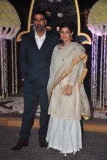 Akshay Kumar, Twinkle Khanna at Riddhi Malhotra & Tejas Talwalkar_s wedding reception in J W Marriott, Mumbai on 15th Dec 2014 (111)_548fe603c42d5.JPG